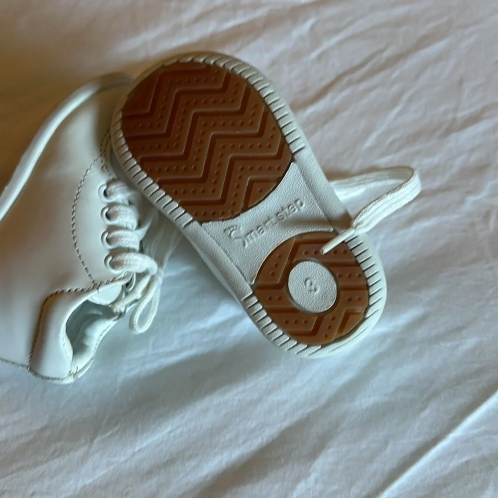 Smart Steps leather baby shoes size 3 like new